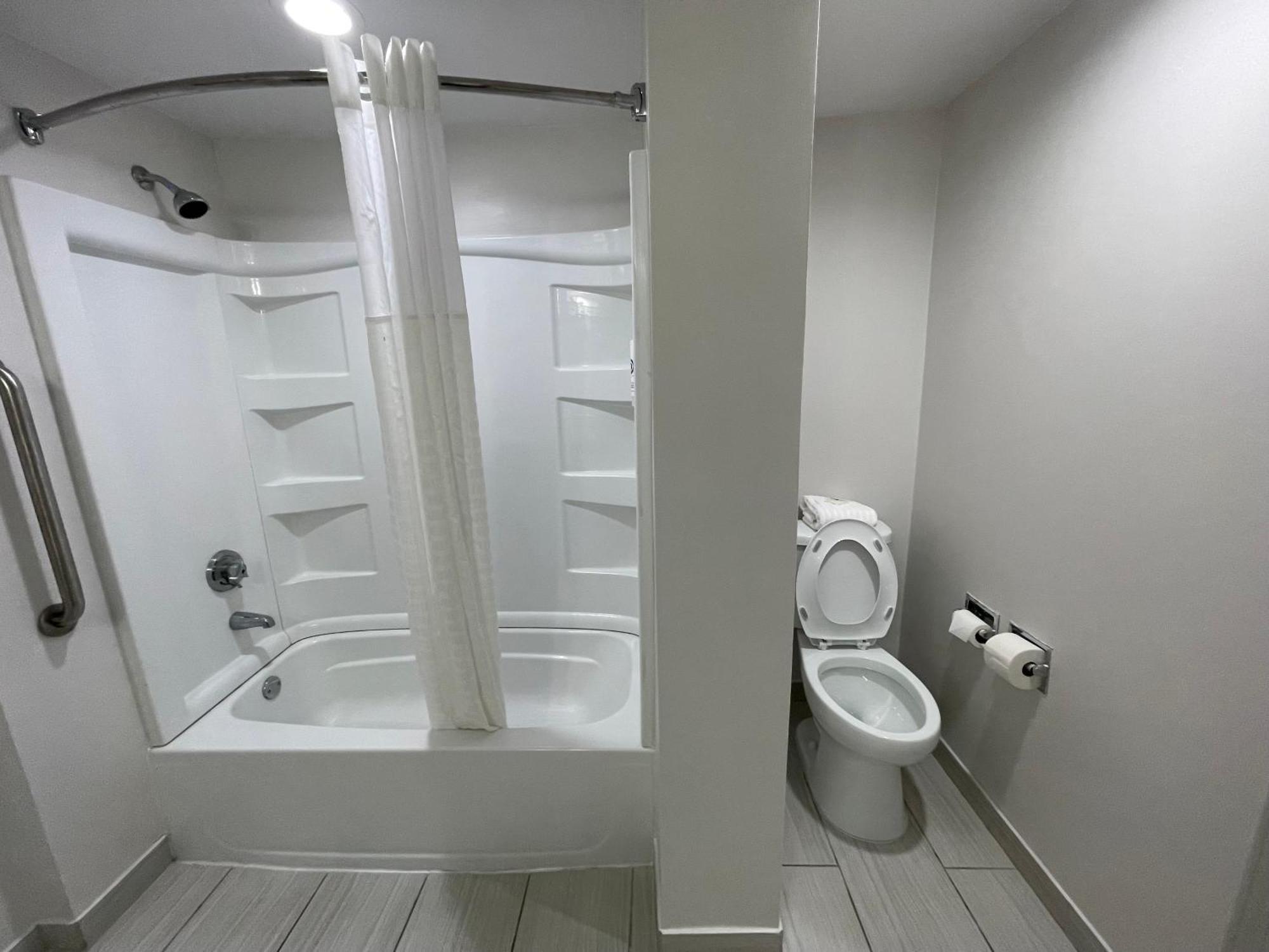 Comfort Inn & Suites Syracuse-Carrier Circle East Syracuse Ngoại thất bức ảnh